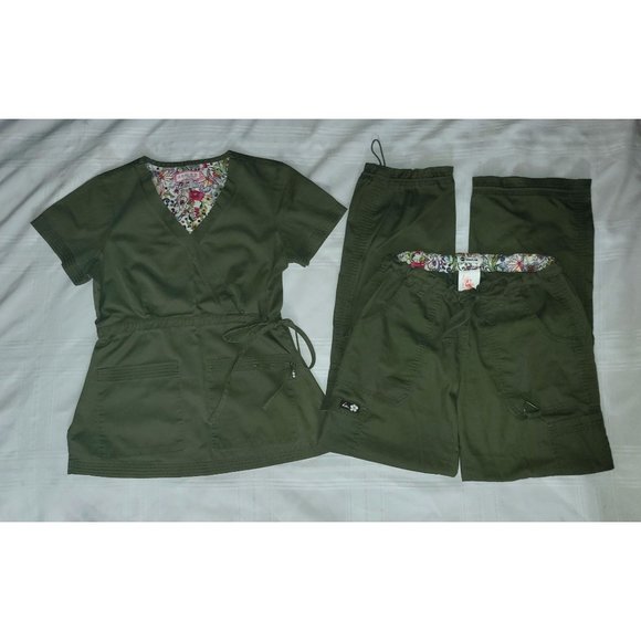 Koi Scrub Set in Olive Green size Xsmall